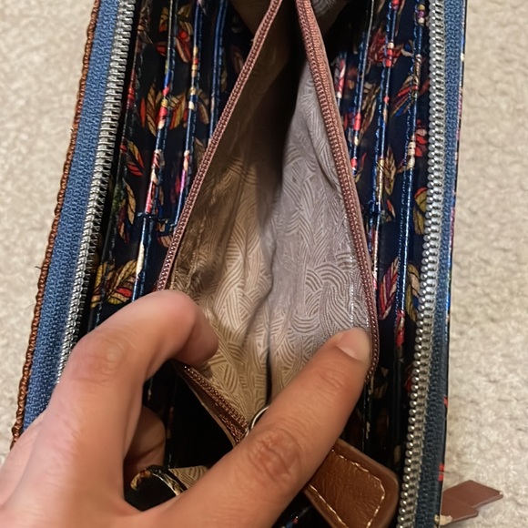 ❤️‍🔥SOLD❤️‍🔥Sakroots Wallet - Picture 5 of 7